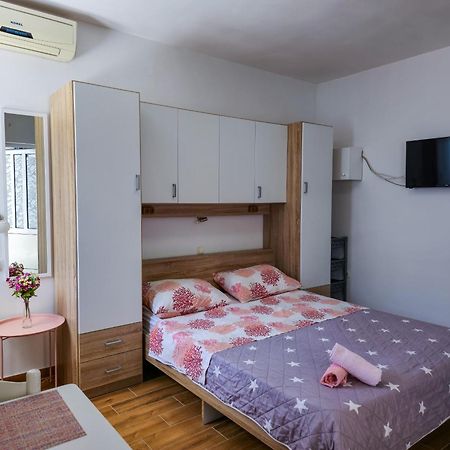Apartments Neda Omiš Esterno foto